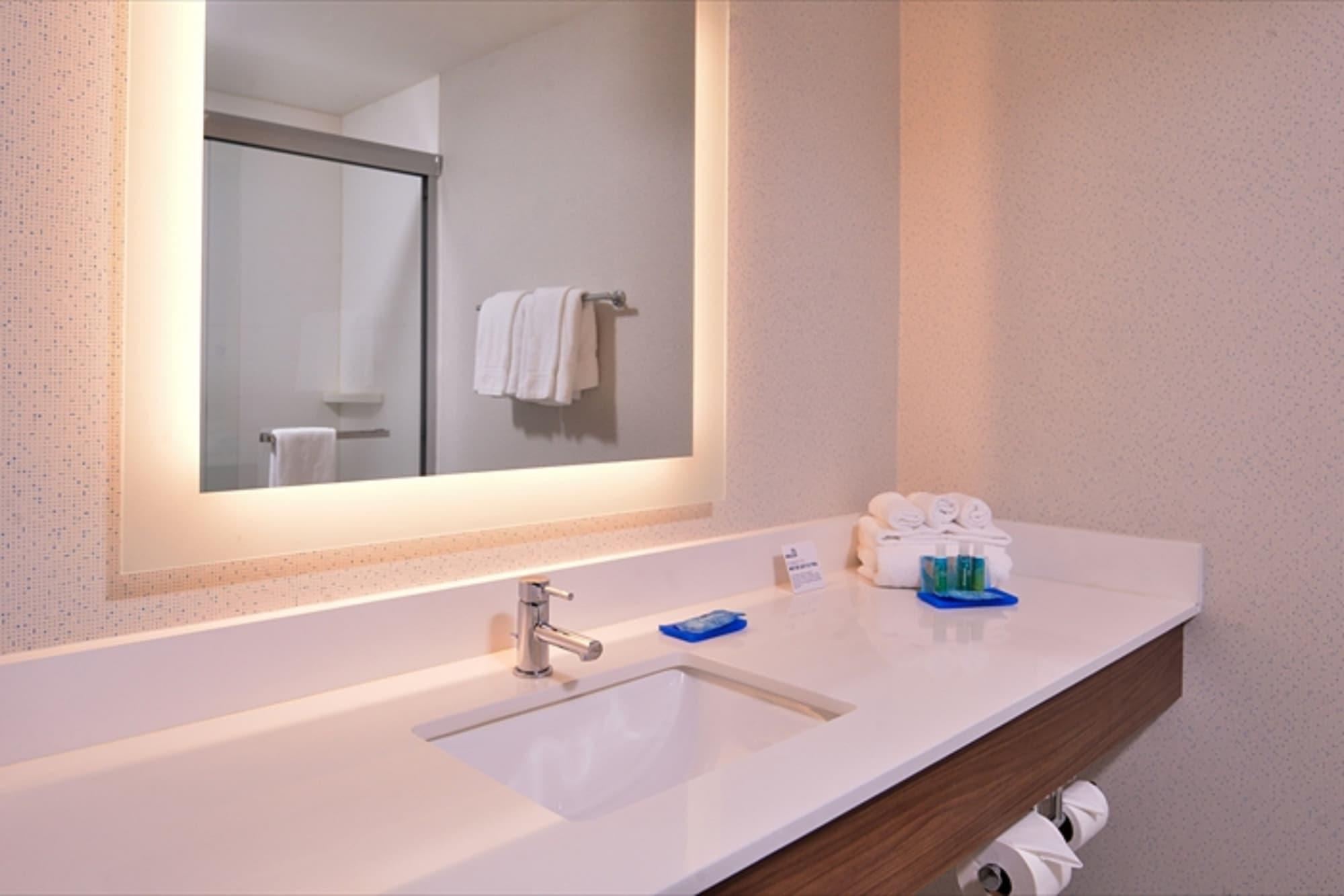 Holiday Inn Express Hotel & Suites Albany By Ihg Exteriör bild
